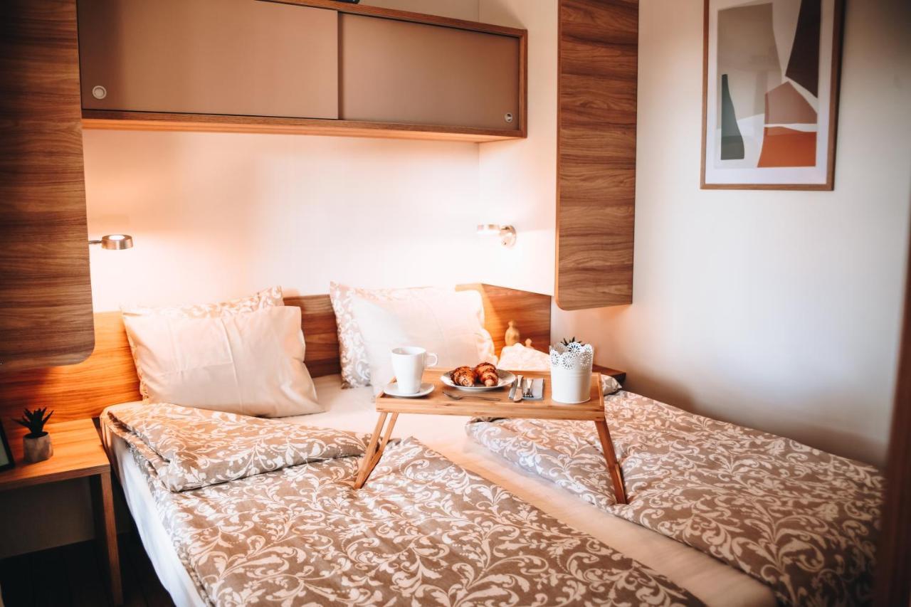 Mobile Home Peponi Del Mar, Camping Porton Biondi โรวีน ภายนอก รูปภาพ